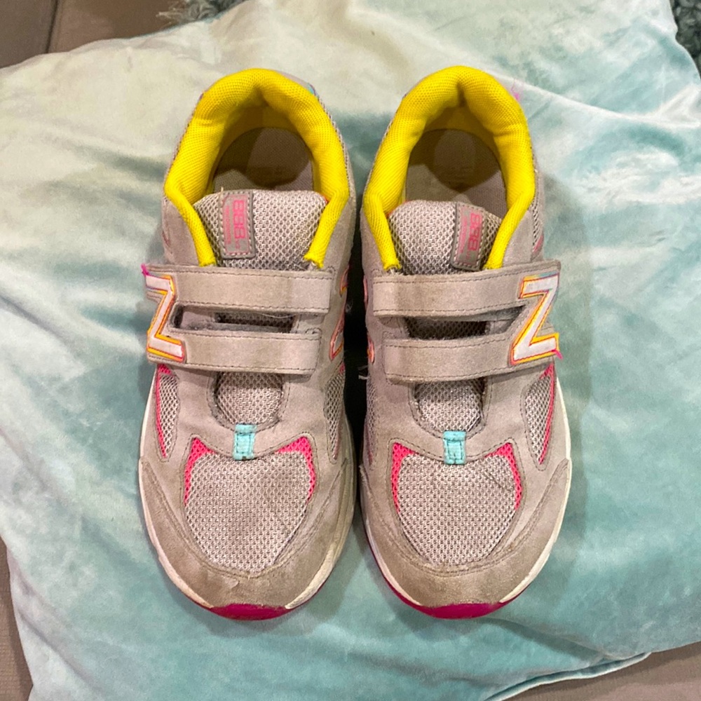 Grey & Multicolored New Balance sneakers 💕⭐️🦋👟